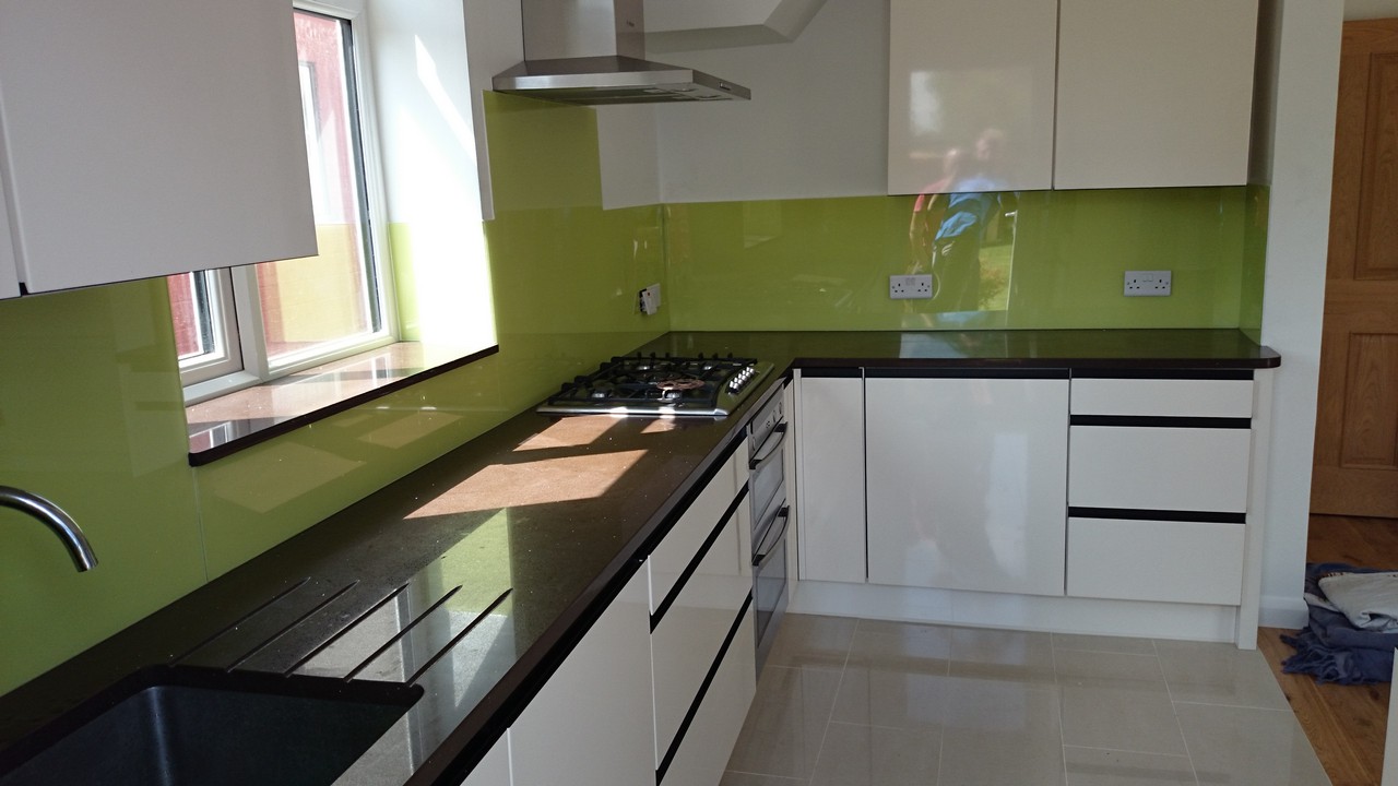 Lime green glass kitchen splashback installed by Waltham Abbey glaziers